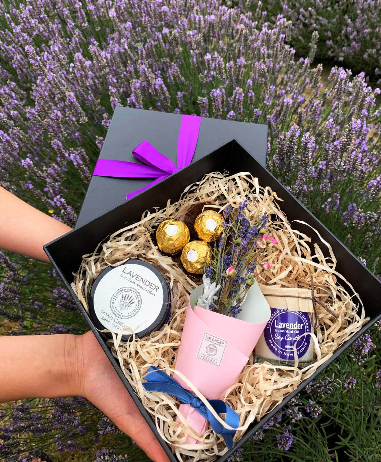 Romantic Gift Box for Valentine's Day, gift set containing soy candle scented by essential oil, hand cream and mini dried flower bouquet from NZ lavender farm